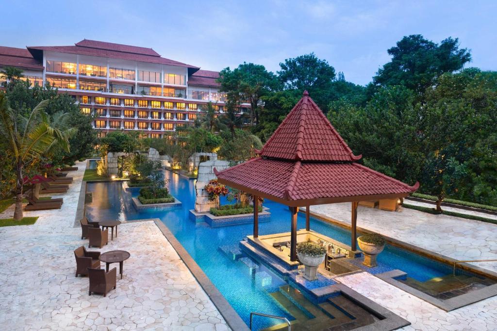 Sheraton Jogja Swimming pool